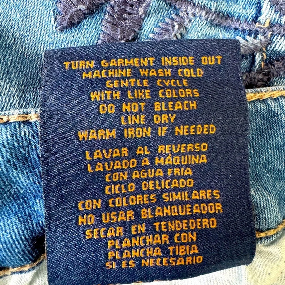 Seven7 women’s 14 distressed & features floral embroidered designs both legs. - Picture 11 of 11